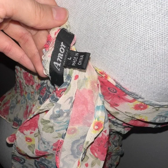 Amor Floral Sleeveless Blouse - Picture 5 of 5